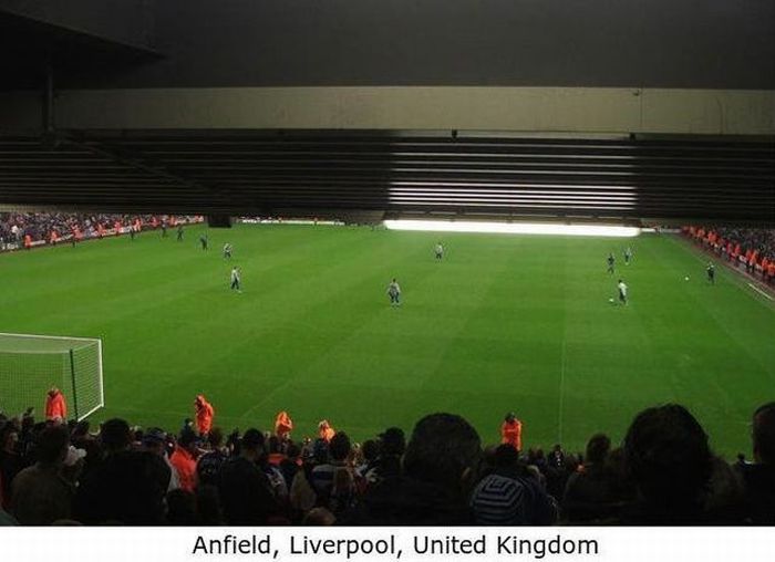 Худшие места на стадионе (16 фото)
