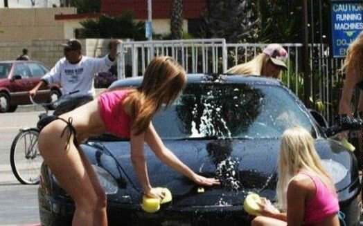 Девушки, которые любят мыть автомобили (26 Фото)
