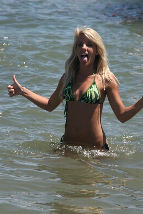 Топлесс 
девушки на озере Хавасу (100 фото)