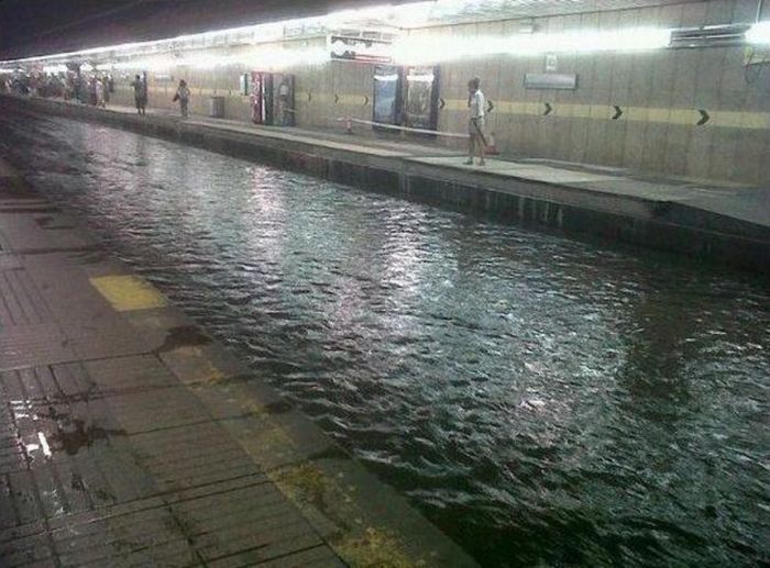 Затопленное метро в Барселоне (2 фото + видео)