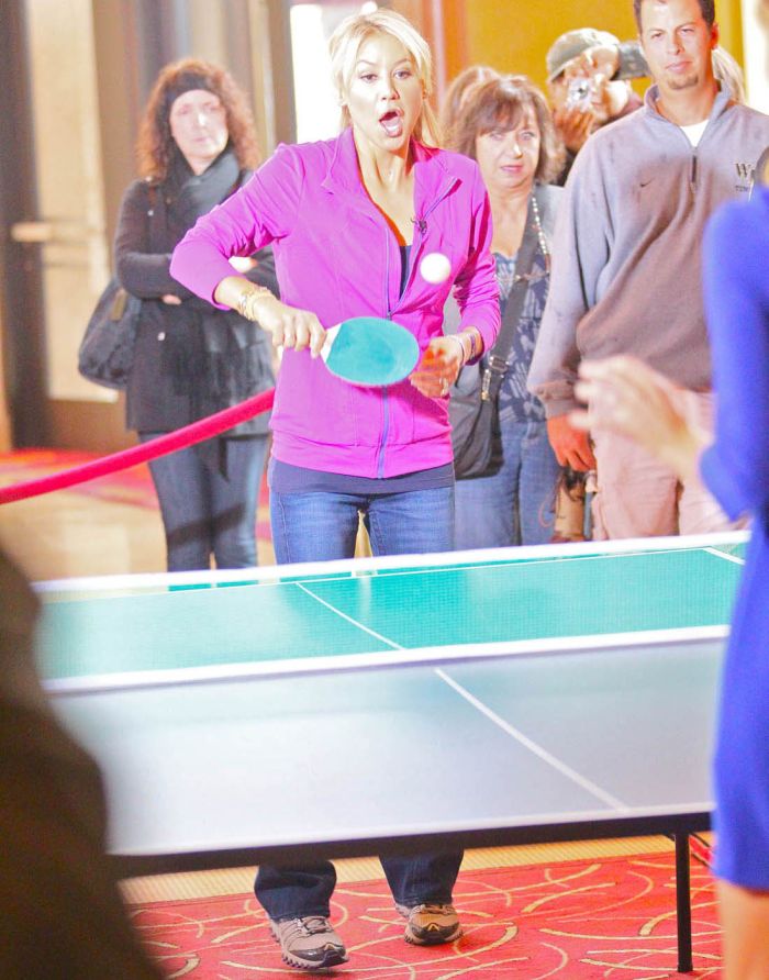 Анна Курникова играет в пинг понг (12 Фото)