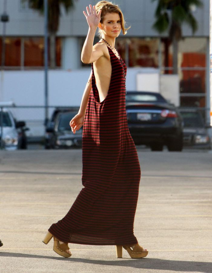 АннаЛинн МакКорд в откровенном платье (7 Фото)