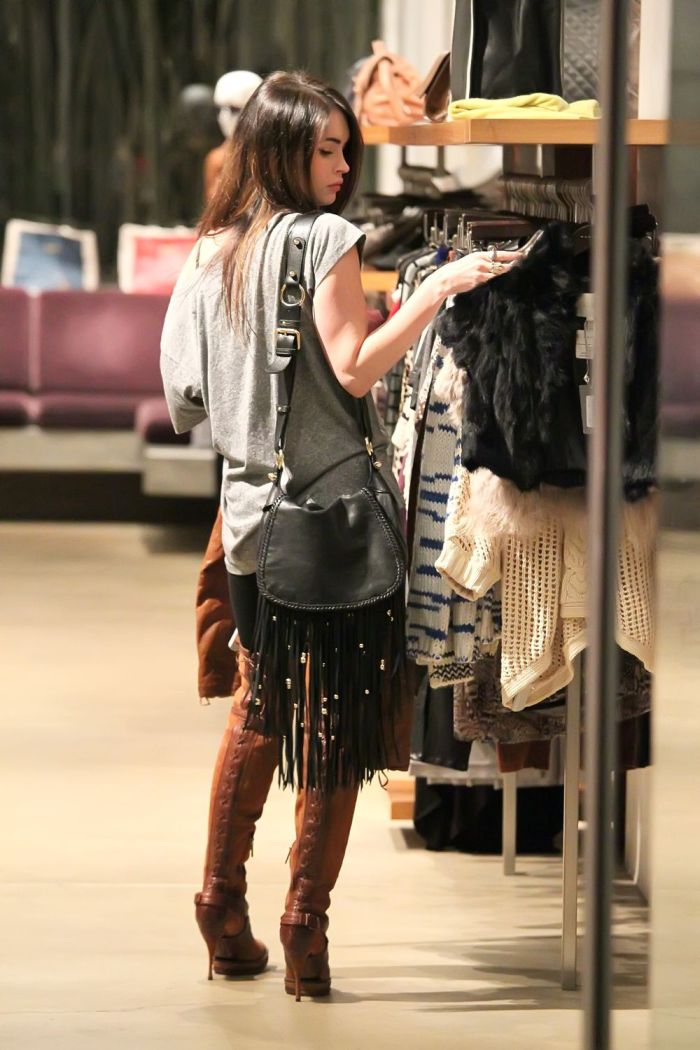 Меган Фокс ходит по магазинам (9 Фото)
