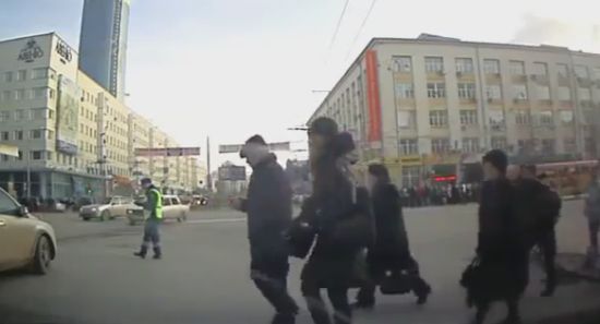 Пешеходы в канун праздников (видео)