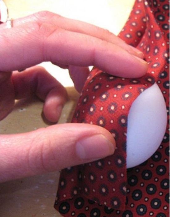 Оригинальный способ покрасить яйца (4 фото)