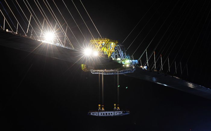 Мост «Русский» сомкнулся (32 фото + видео)