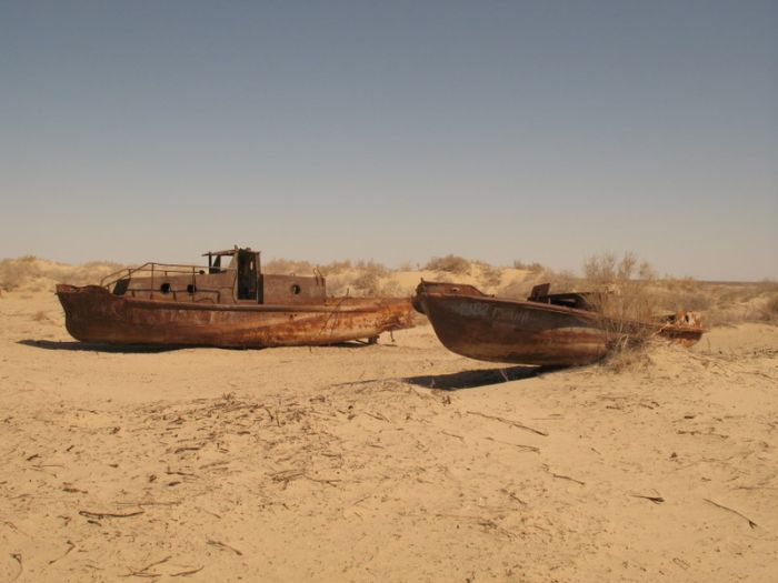 Корабли в пустыне (22 фото)