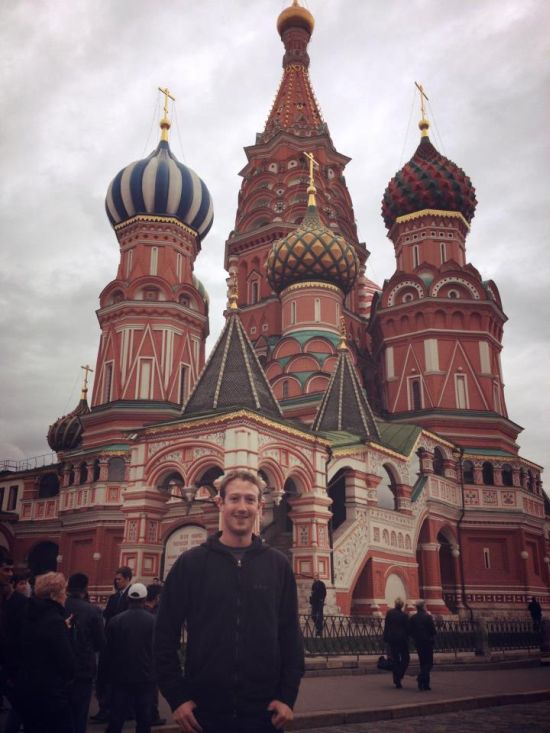 Основатель Facebook Марк Цукерберг приехал в Москву (8 фото)