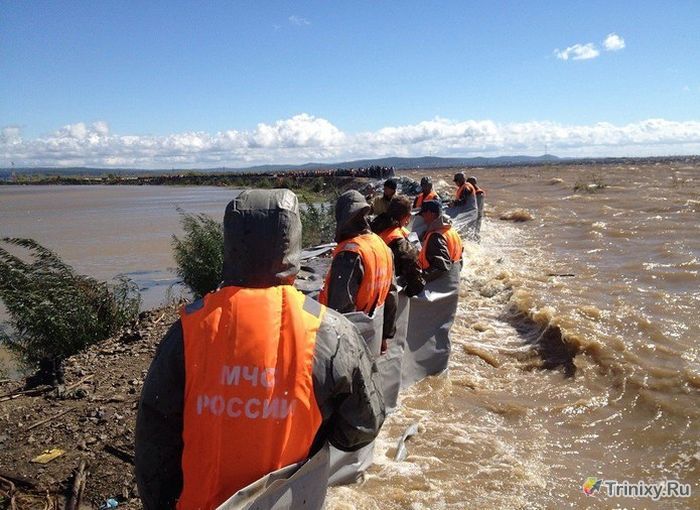 Борьба МЧС с наводнением на Амуре - фото 1