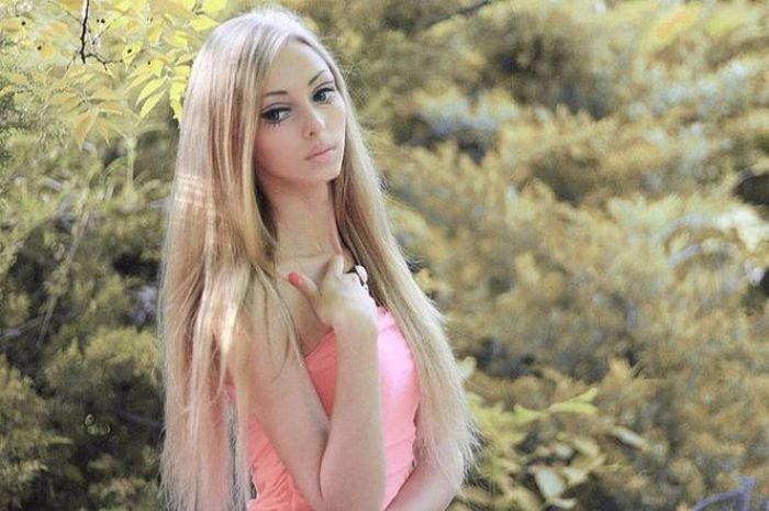 Алина Ковалевская - живая кукла из Одессы (22 фото)