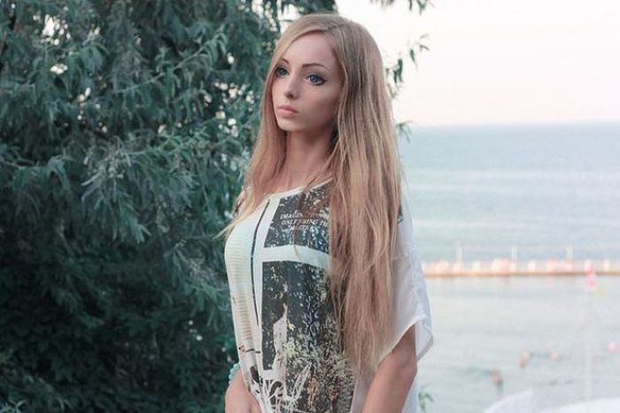 Алина Ковалевская - живая кукла из Одессы (22 фото)