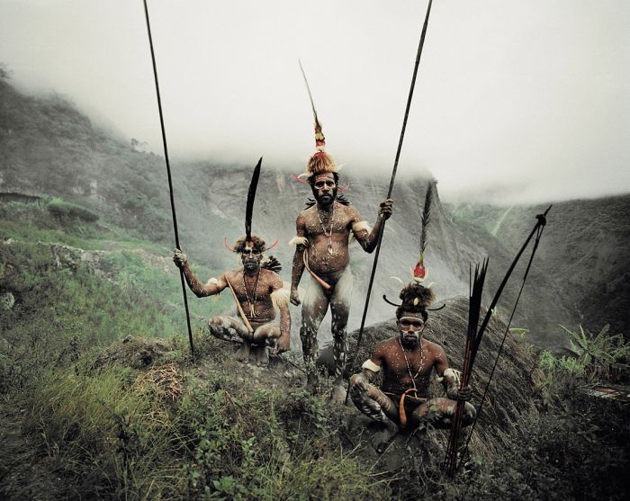 Индонезия и Папуа – Новая Гвинея: жизнь исчезающих племян (40 фото)