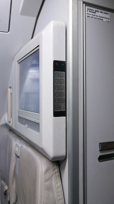 Как устроена дверь в кабину пилотов самолета Airbus-320 (17 фото)