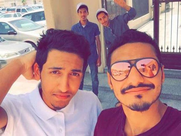 В Саудовской Аравии два парня ценой собственной жизни спасли сотни людей (2 фото + 2 видео)