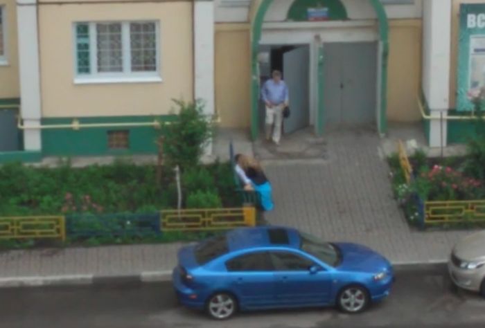 В Воронеже выпускники занялись сексом прямо во дворе многоэтажки (3 фото + видео)