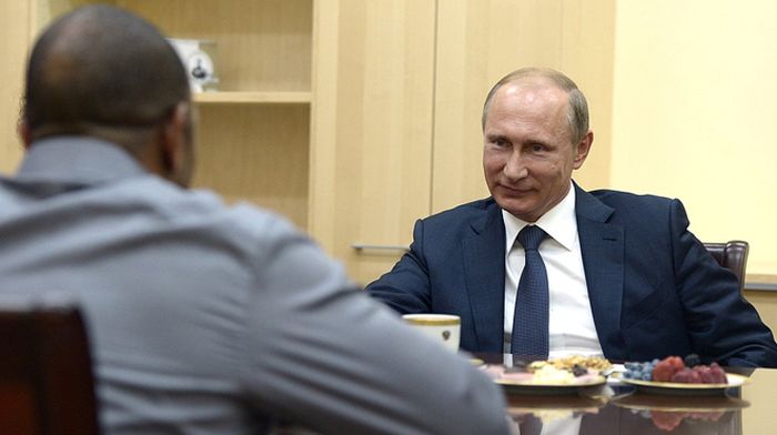 Знаменитый американский боксер Рой Джонс попросил российское гражданство у Владимира Путина (4 фото + видео)