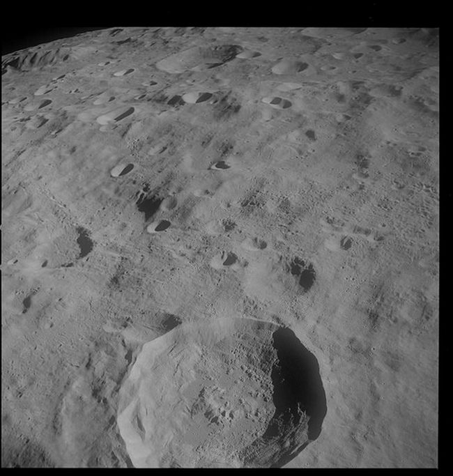 NASA опубликовало редкие фотографии Луны (36 фото)