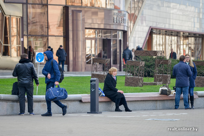 На белорусских вокзалах появились места для курения (5 фото)