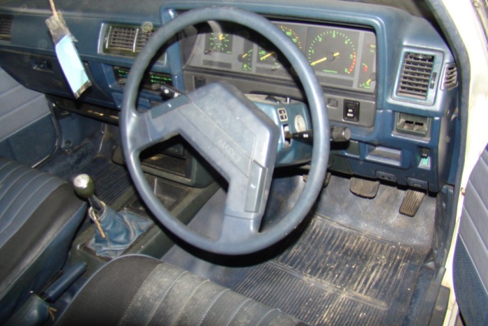 В Донецке автомобиль Toyota Mark II более 20 лет оставался замурованным (20 фото + видео)