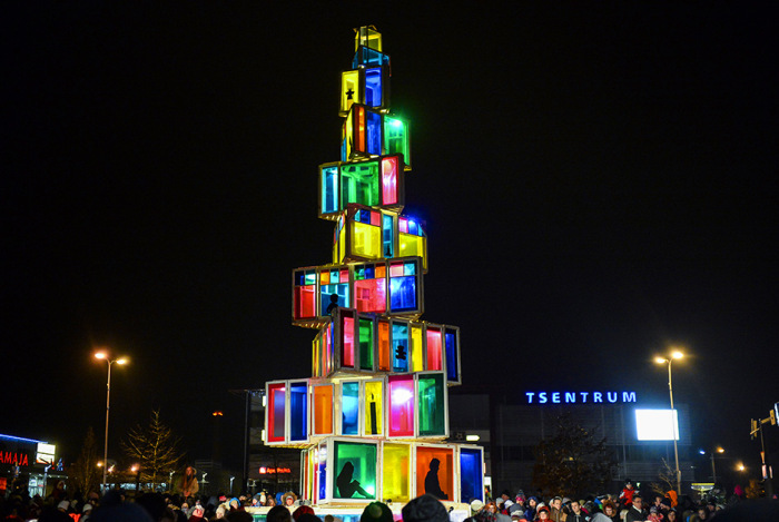 Новогодние елки в разных городах мира (22 фото)