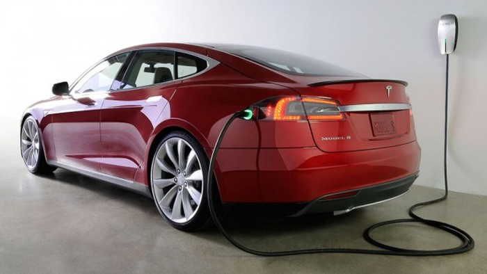 В Норвегии Tesla Model S сгорела на станции быстрой зарядки (3 фото + 2 видео)