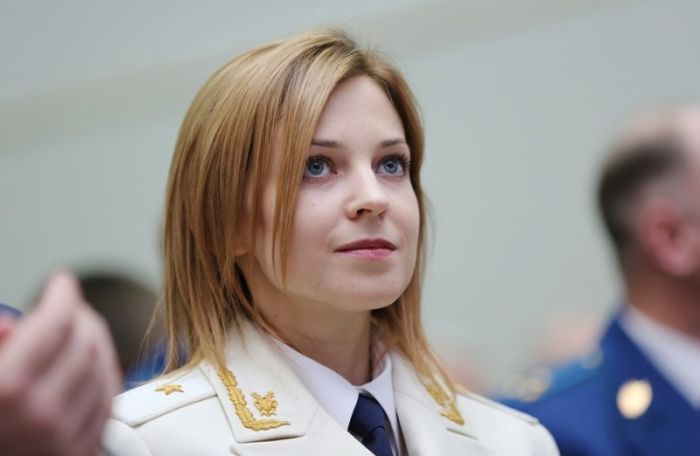 Наталья Поклонская впервые появилась на публике в белом парадном кителе с генеральскими погонами (5 фото)