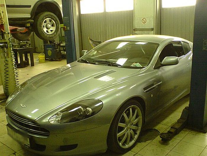 Близкое знакомство с Aston Martin, закончившееся полным разочарованием (4 фото)
