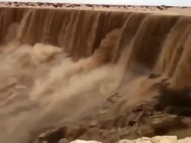 Водопад из песка