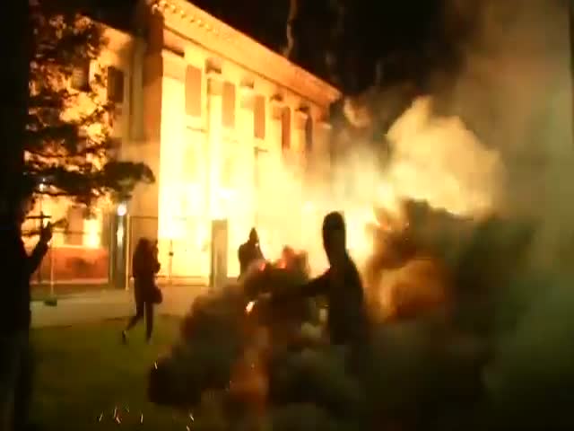 Российское посольство в Киеве обстреляли фейерверком
