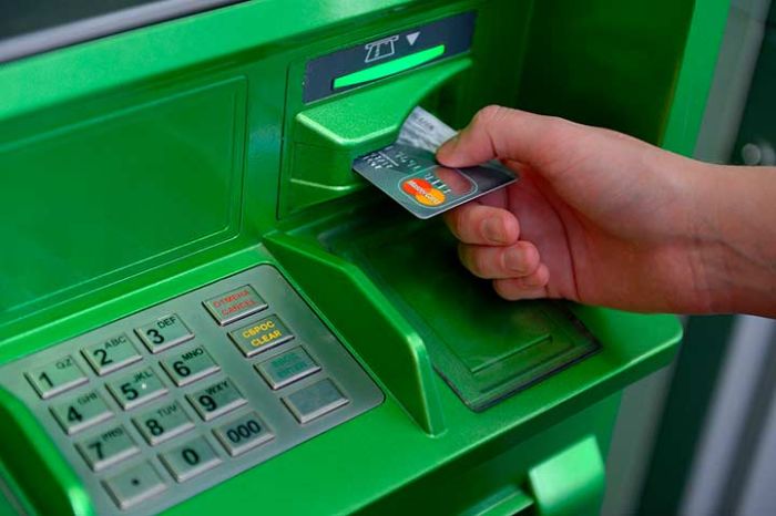«Сбербанк» сообщил о новом способе кражи денег из банкоматов (2 фото)