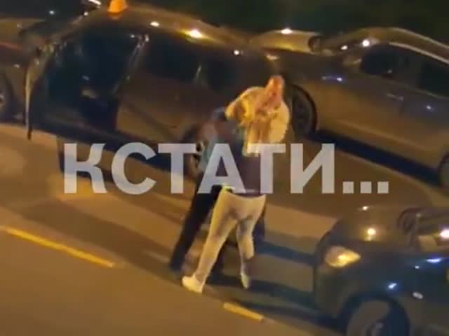 В Нижнем Новгороде неадекватные мать с дочерью напали на таксиста
