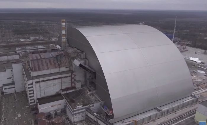 Новая арка над Чернобыльской АЭС (4 фото)