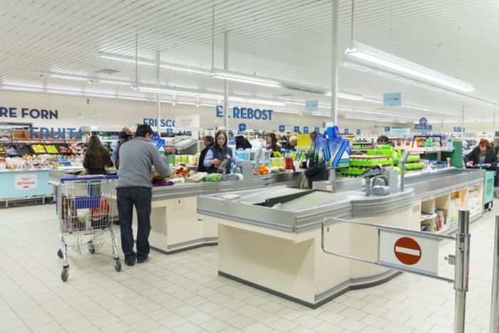 Европейский магазин для категории малоимущих граждан (24 фото)