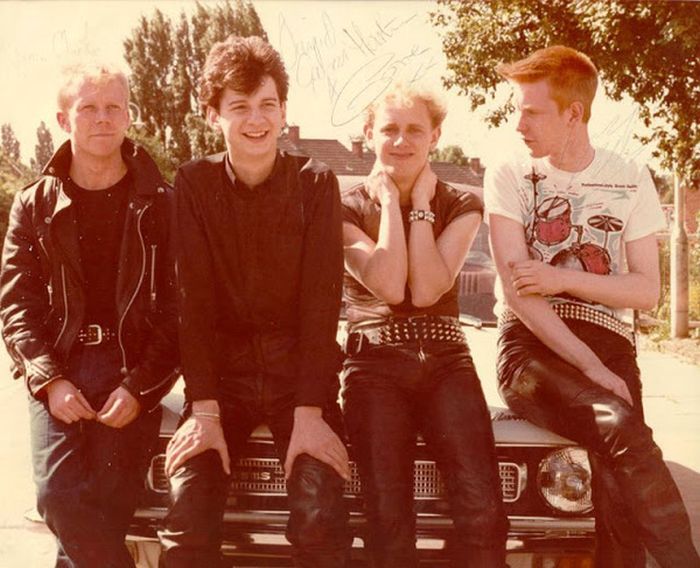 Культовые рок-группы в начале своей карьеры (21 фото)