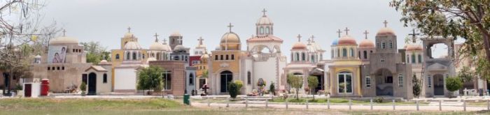 Шикарные мавзолеи мексиканских наркобаронов (13 фото)