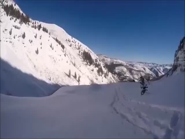 Лыжник упал с 40-метрового утеса