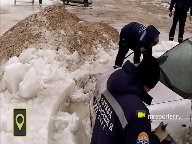 Спасение вмерзшего в лед автомобиля