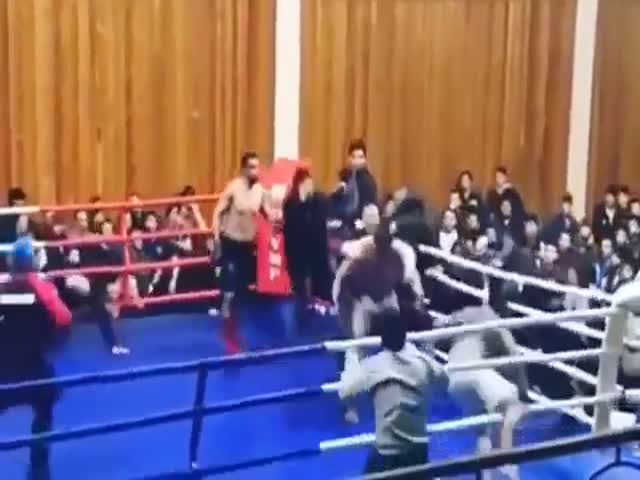 Массовая драка во время боя Владимира Минеева и Азиза Джуманиязова на чемпионате Дагестана по MMA