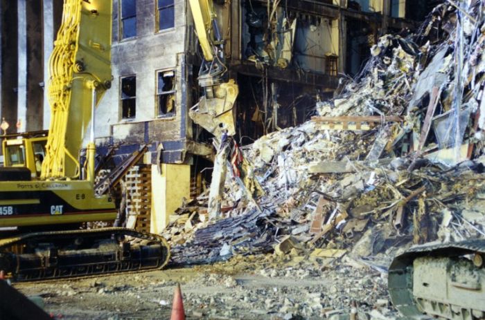 ФБР опубликовало фото, сделанные после атаки на Пентагон 11 сентября 2001 года (22 фото)