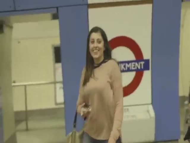 Драм-энд-бэйс рейв в лондонском метро