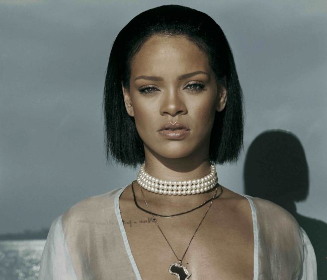 Rihanna на съемках клипа Needed Me. НЮ (11 фото)