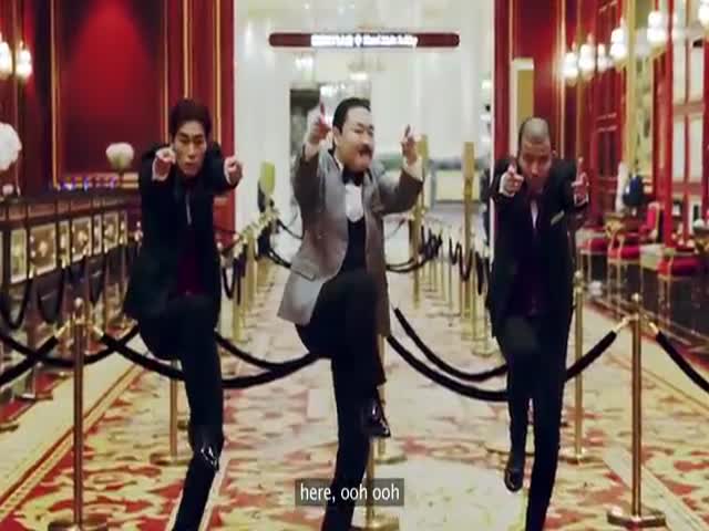 Исполнитель хита Gangnam Style певец PSY выпустил два новых клипа