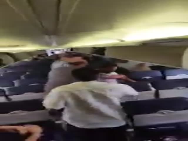 Драка из-за места на борту самолета