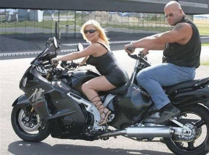 Девушки, которые любят мотоциклы (42 фото)