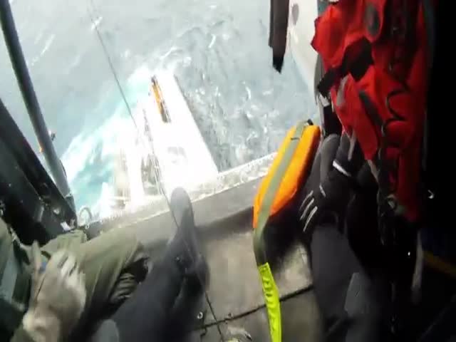 Спасение экипажа тонущего судна
