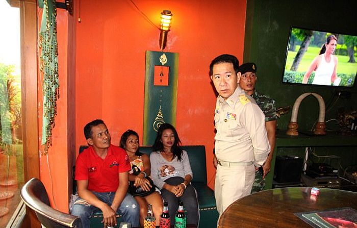 В Таиланде полицейские испортили отдых секс-туристу (4 фото)