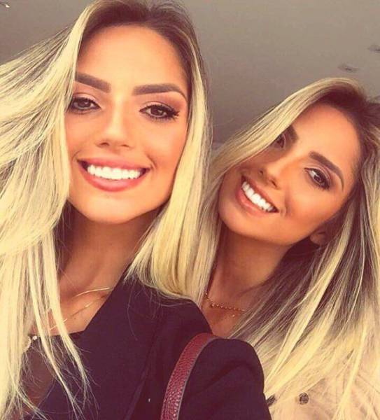 Очаровательные сестры-близняшки Араужо из Бразилии (34 фото)