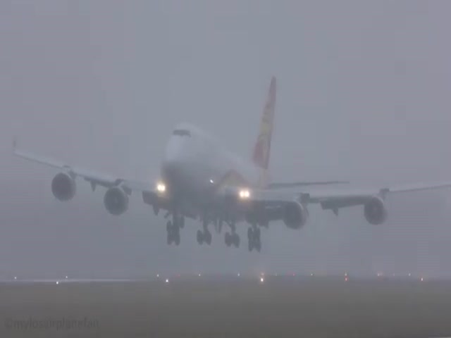 Посадка самолетов в шторм