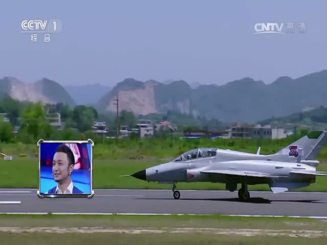 Китайский бегун Чжан Пэймэн обогнал истребитель Чэнду J-10