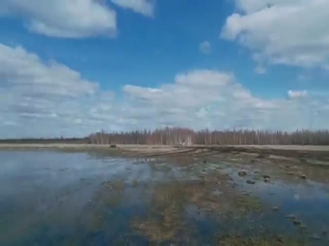Якутские охотники дружно застряли в болоте
